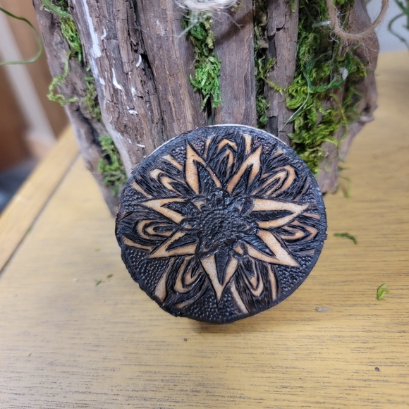 Flower Mandala Magnet - Picture 2 of 3